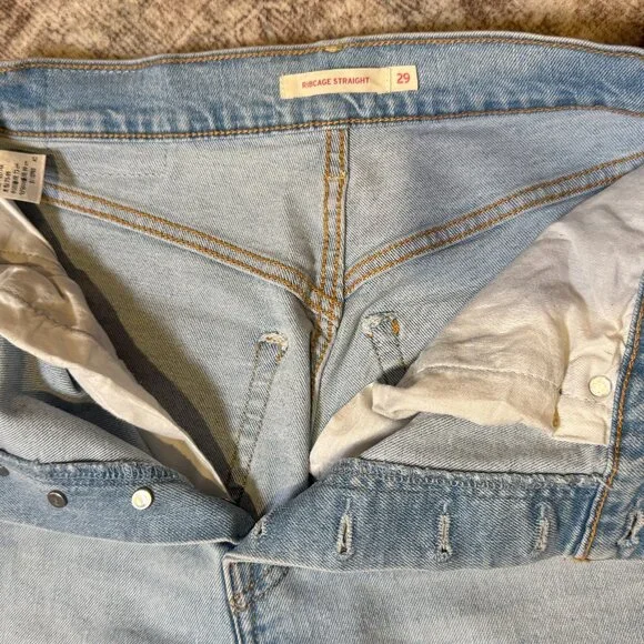 Levis Ribcage Straight Light Wash Jeans - size 29 - Picture 6 of 8